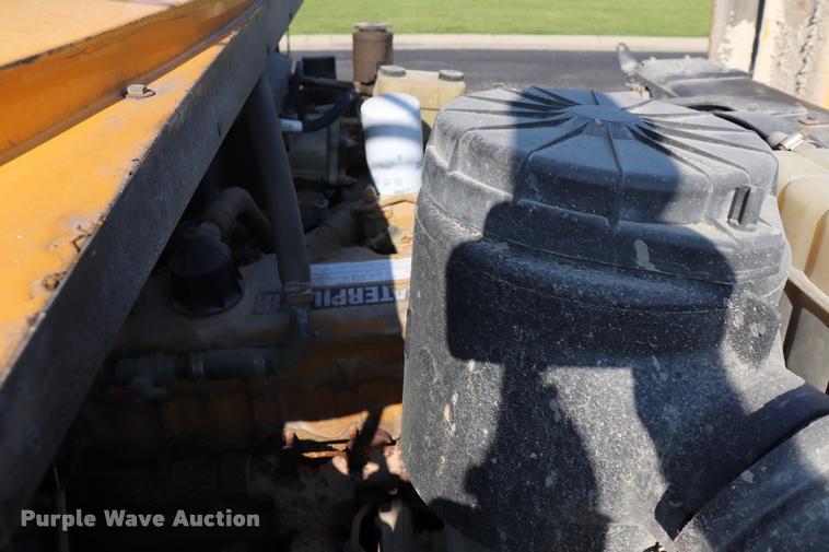 image for item DQ9366 1999 GMC B7 school bus