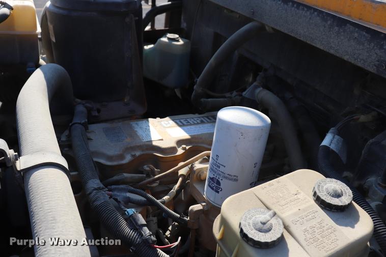 image for item DQ9366 1999 GMC B7 school bus