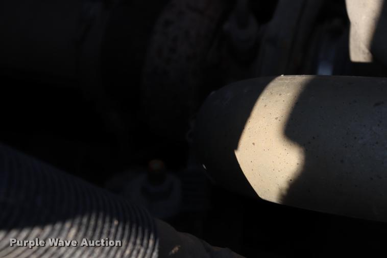 image for item DQ9366 1999 GMC B7 school bus