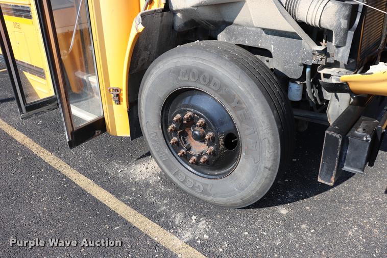 image for item DQ9366 1999 GMC B7 school bus