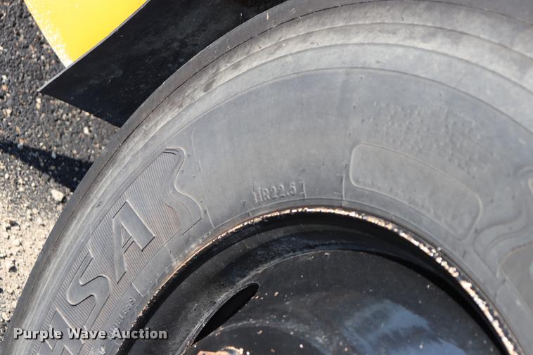 image for item DQ9366 1999 GMC B7 school bus