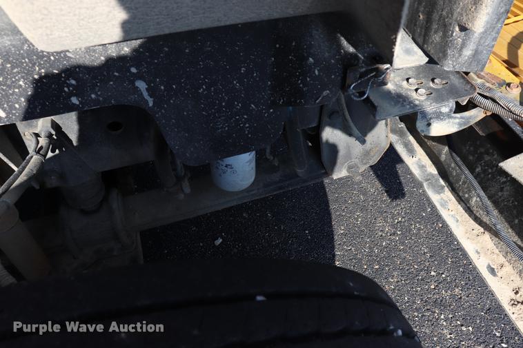 image for item DQ9366 1999 GMC B7 school bus