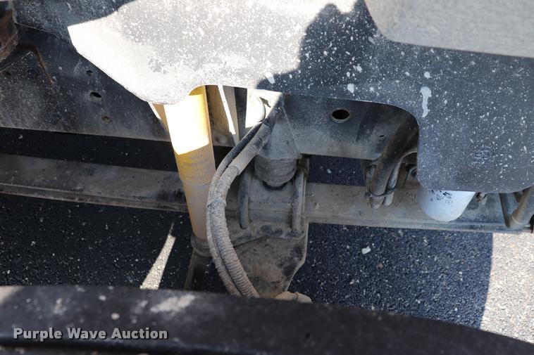 image for item DQ9366 1999 GMC B7 school bus