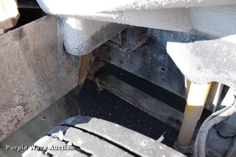 image for item DQ9366 1999 GMC B7 school bus