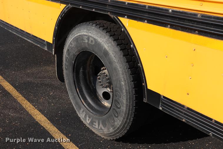image for item DQ9366 1999 GMC B7 school bus