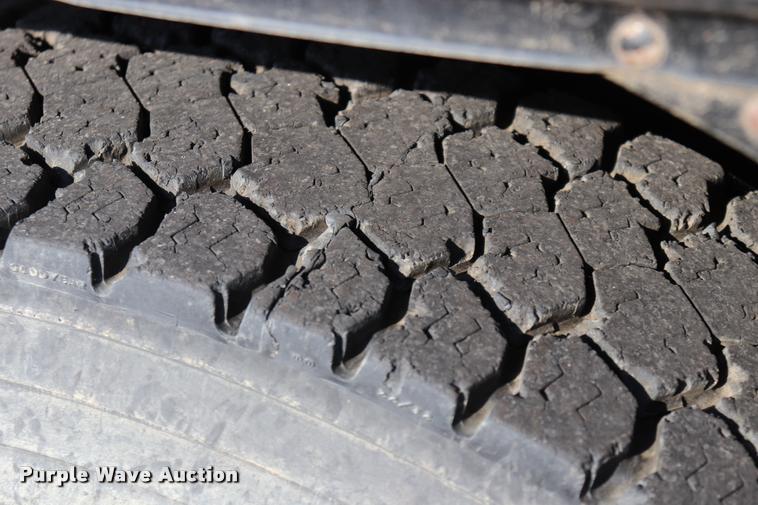 image for item DQ9366 1999 GMC B7 school bus