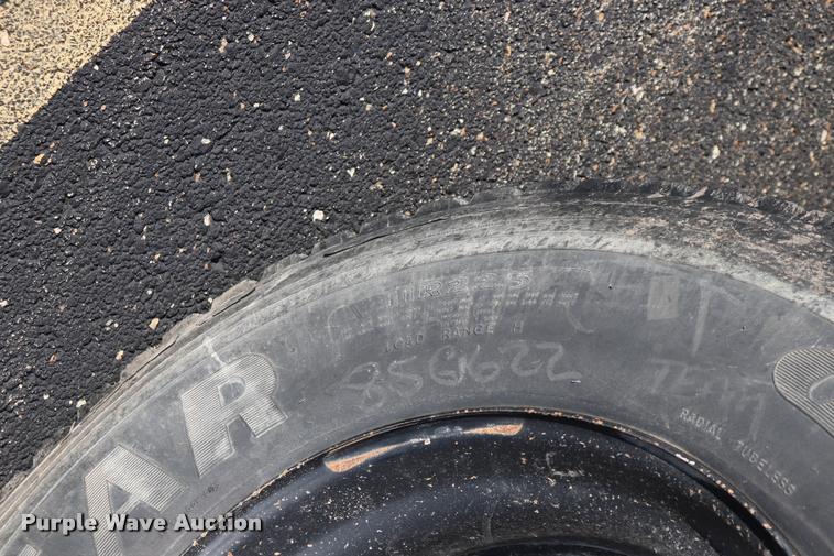 image for item DQ9366 1999 GMC B7 school bus