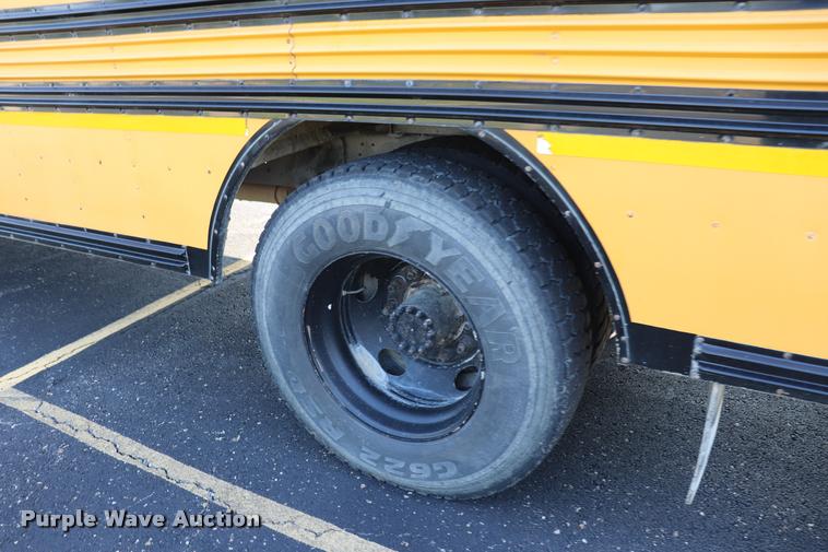 image for item DQ9366 1999 GMC B7 school bus