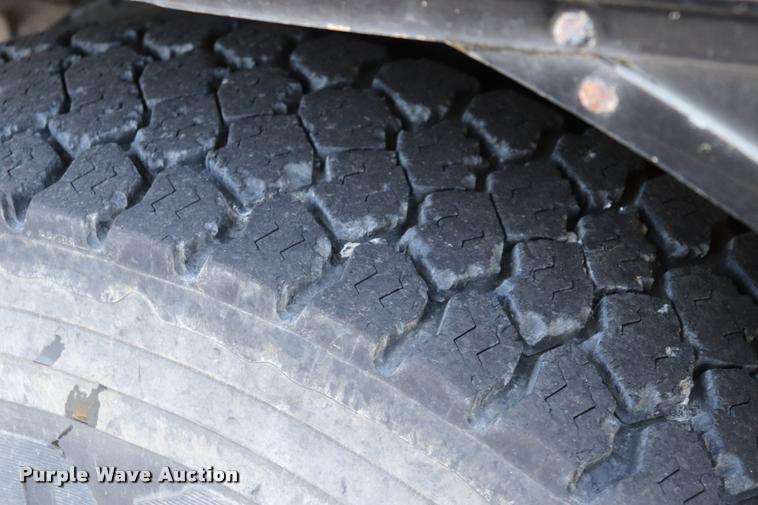 image for item DQ9366 1999 GMC B7 school bus