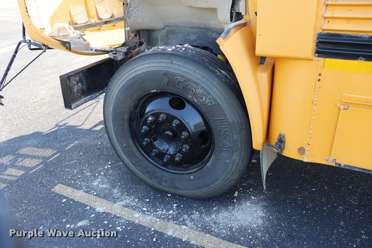 image for item DQ9366 1999 GMC B7 school bus