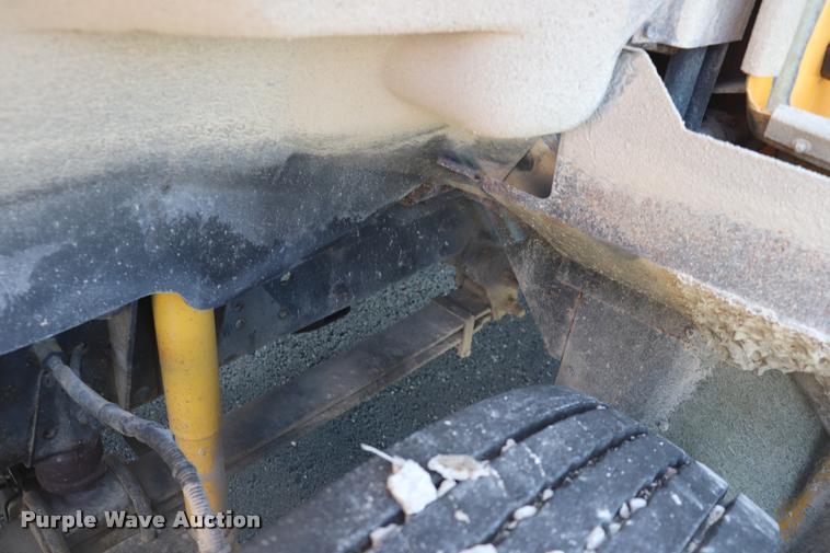 image for item DQ9366 1999 GMC B7 school bus