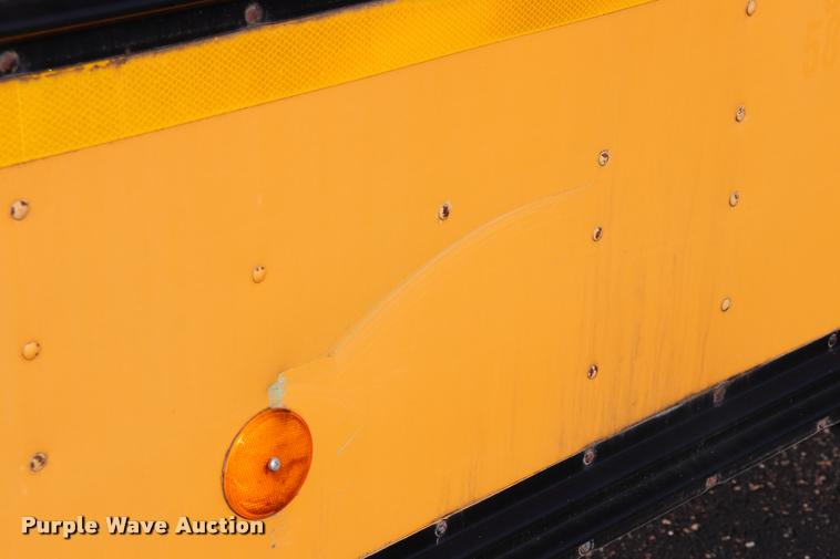 image for item DQ9366 1999 GMC B7 school bus