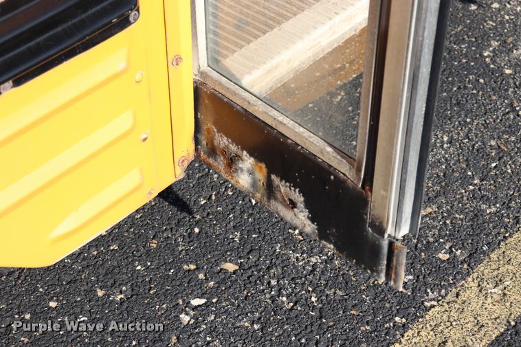 image for item DQ9366 1999 GMC B7 school bus