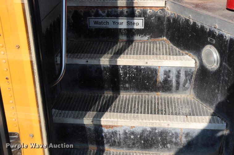 image for item DQ9366 1999 GMC B7 school bus