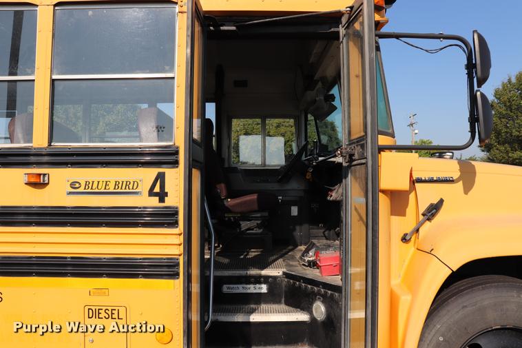image for item DQ9367 2001 GMC B7 school bus