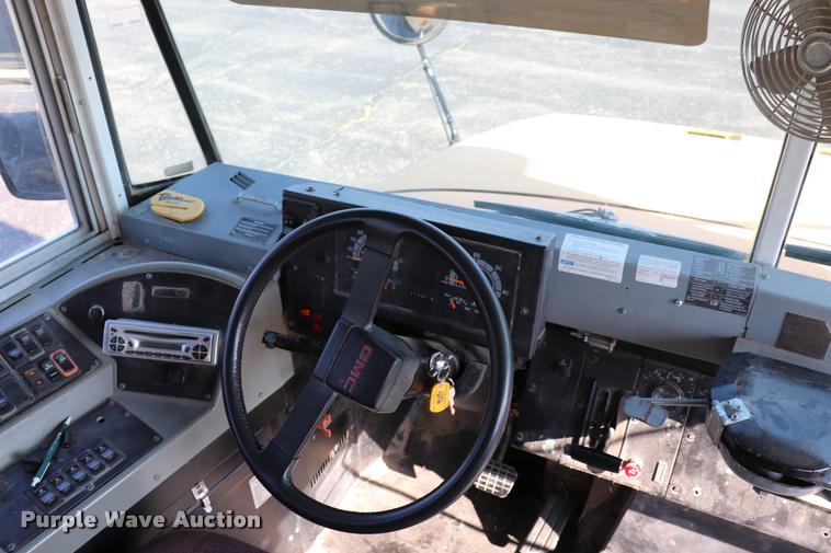 image for item DQ9367 2001 GMC B7 school bus