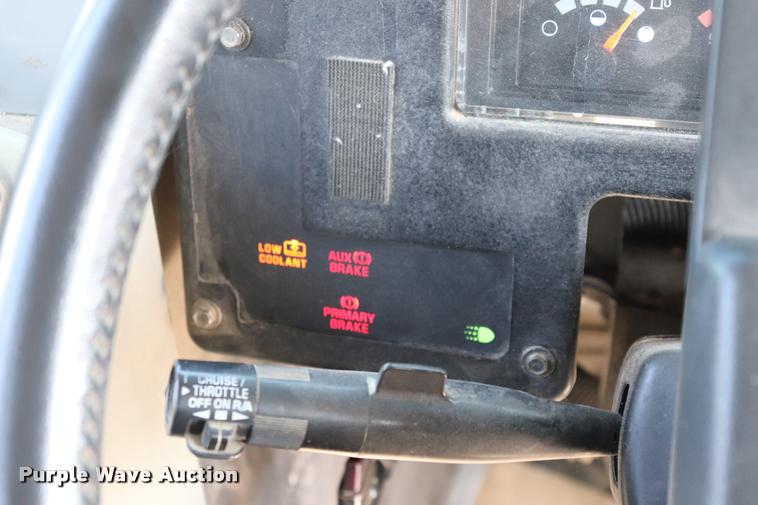 image for item DQ9367 2001 GMC B7 school bus