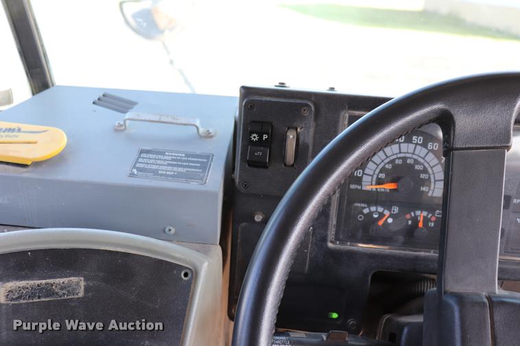 image for item DQ9367 2001 GMC B7 school bus