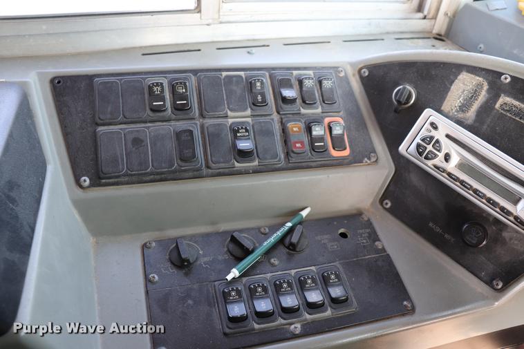 image for item DQ9367 2001 GMC B7 school bus