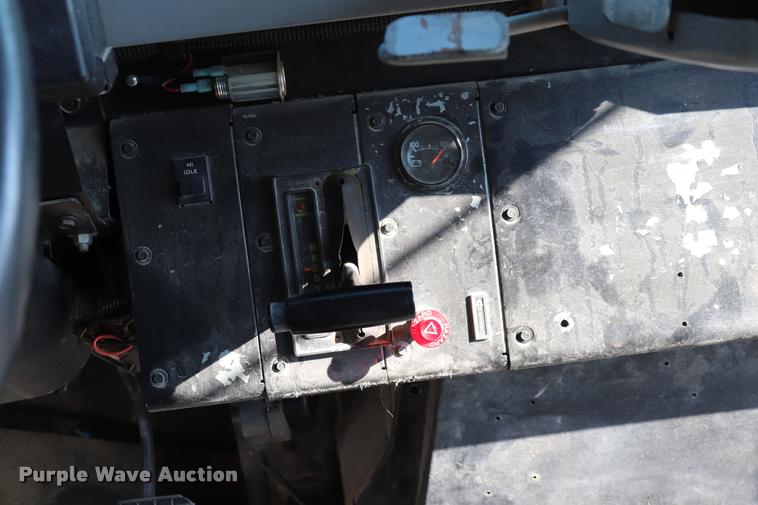 image for item DQ9367 2001 GMC B7 school bus