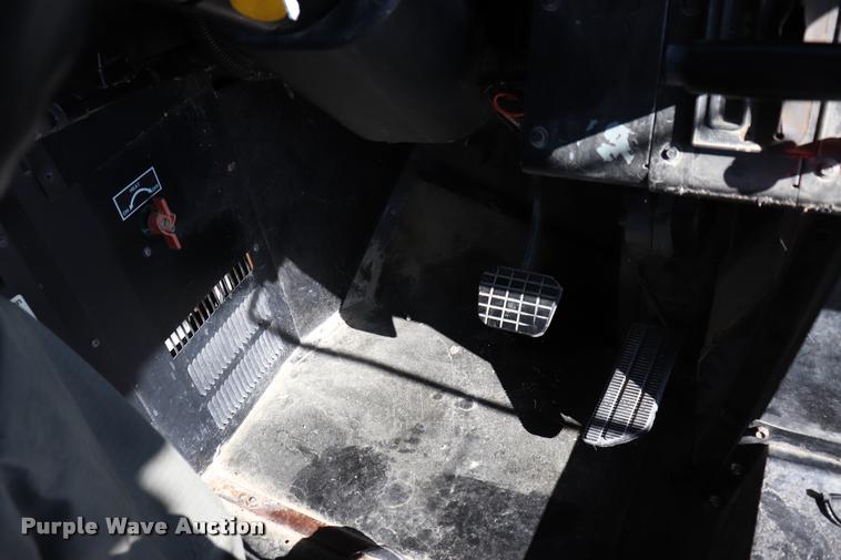 image for item DQ9367 2001 GMC B7 school bus