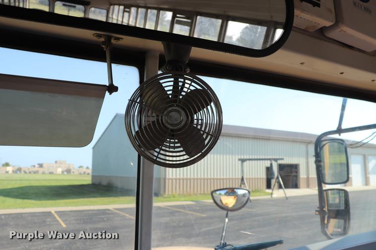 image for item DQ9367 2001 GMC B7 school bus