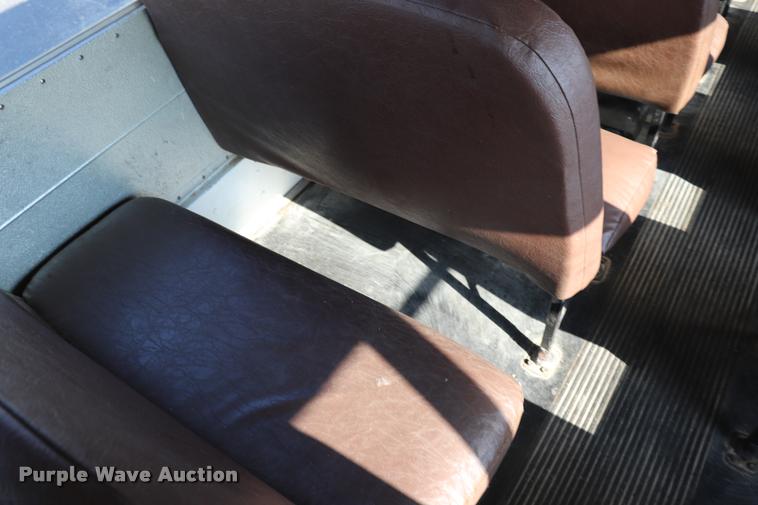 image for item DQ9367 2001 GMC B7 school bus