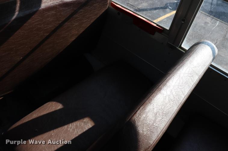 image for item DQ9367 2001 GMC B7 school bus