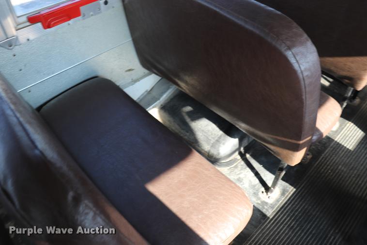 image for item DQ9367 2001 GMC B7 school bus