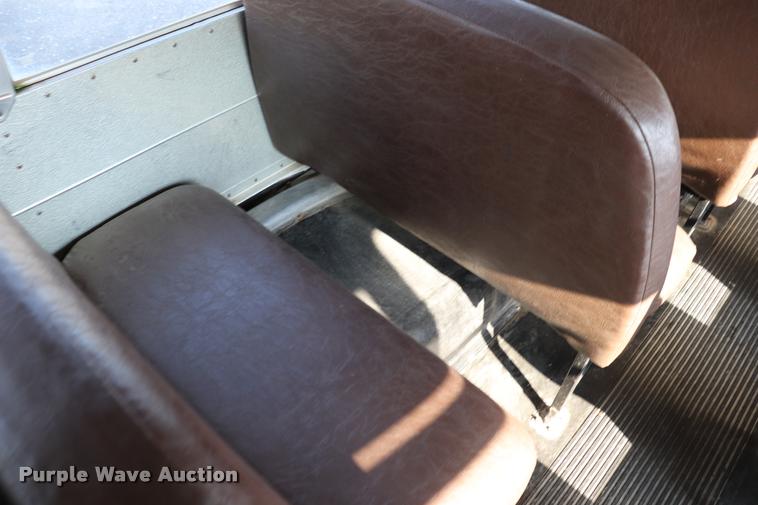 image for item DQ9367 2001 GMC B7 school bus