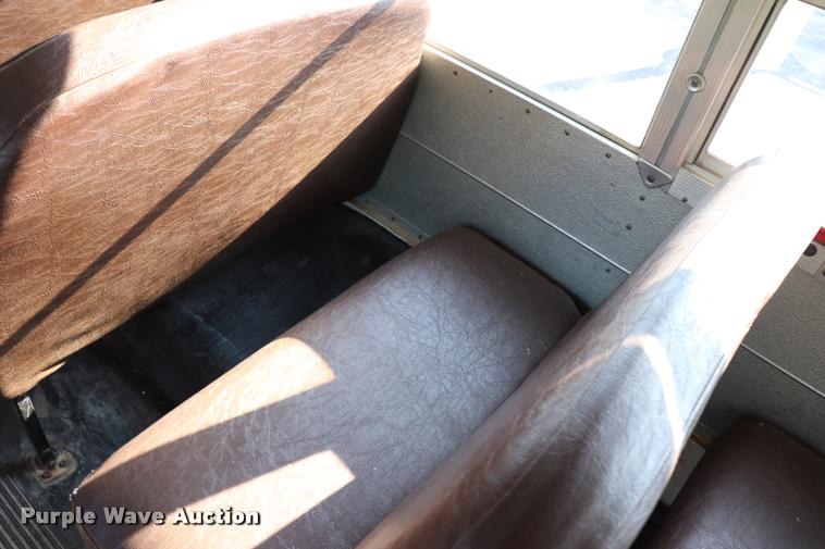 image for item DQ9367 2001 GMC B7 school bus