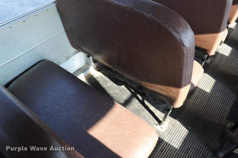 image for item DQ9367 2001 GMC B7 school bus