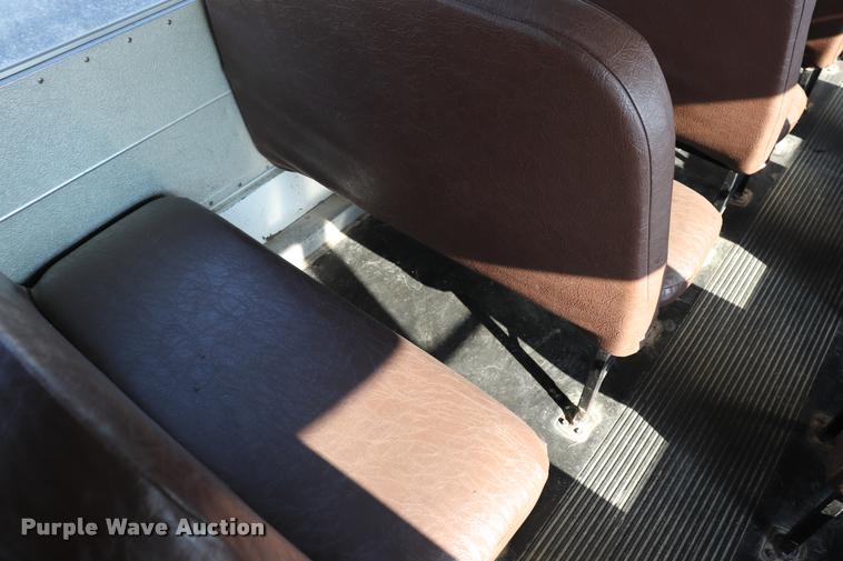 image for item DQ9367 2001 GMC B7 school bus