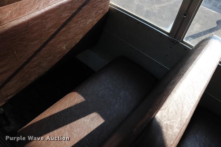 image for item DQ9367 2001 GMC B7 school bus