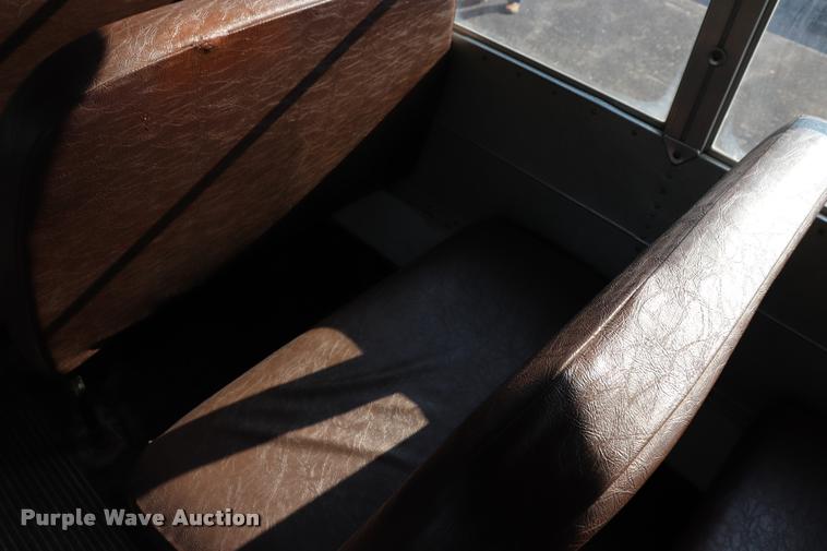 image for item DQ9367 2001 GMC B7 school bus