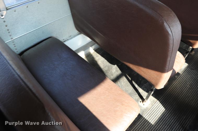 image for item DQ9367 2001 GMC B7 school bus