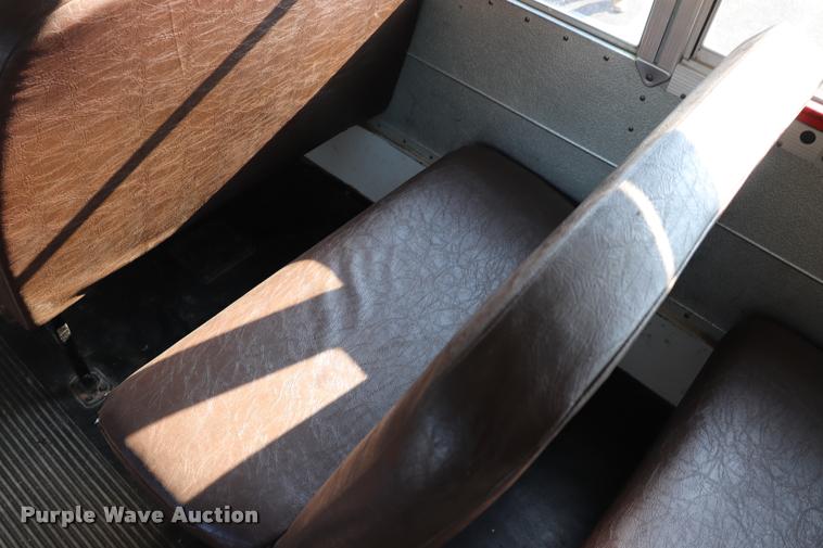 image for item DQ9367 2001 GMC B7 school bus