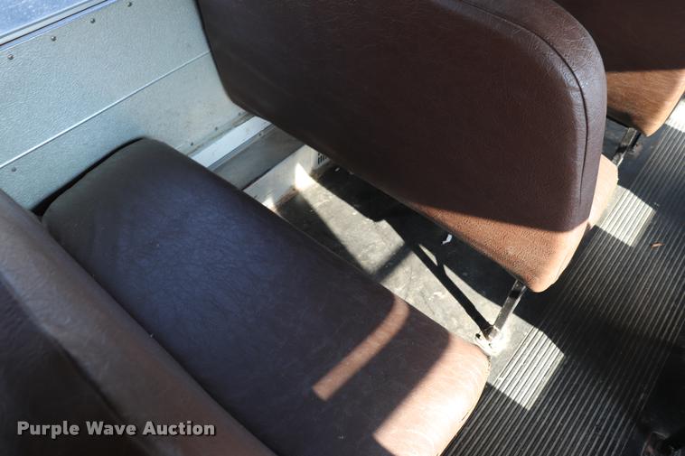 image for item DQ9367 2001 GMC B7 school bus