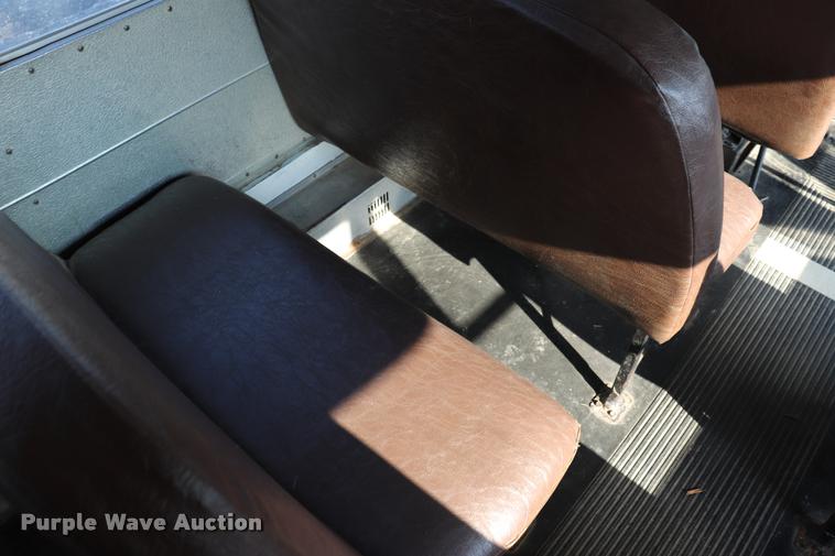 image for item DQ9367 2001 GMC B7 school bus