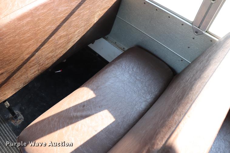 image for item DQ9367 2001 GMC B7 school bus