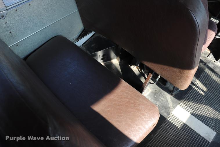 image for item DQ9367 2001 GMC B7 school bus