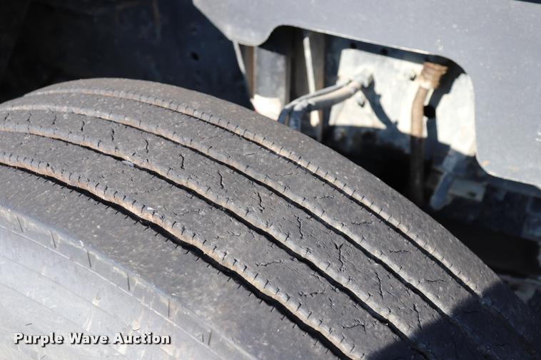 image for item DQ9367 2001 GMC B7 school bus