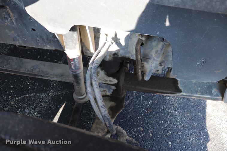 image for item DQ9367 2001 GMC B7 school bus