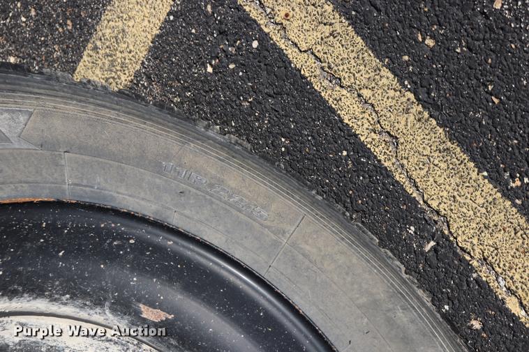 image for item DQ9367 2001 GMC B7 school bus