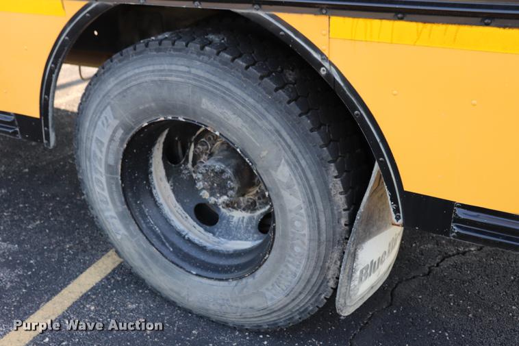 image for item DQ9367 2001 GMC B7 school bus