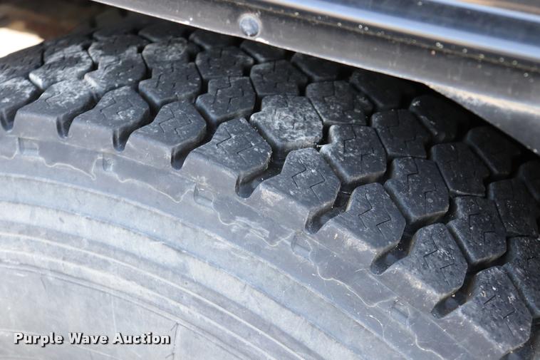 image for item DQ9367 2001 GMC B7 school bus