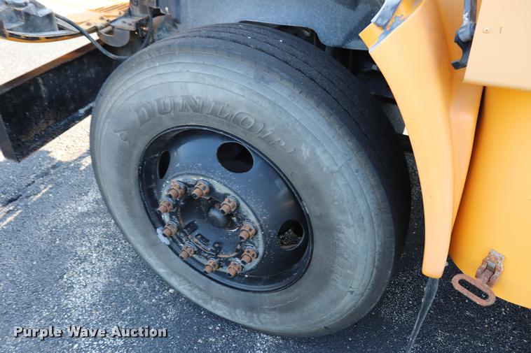 image for item DQ9367 2001 GMC B7 school bus