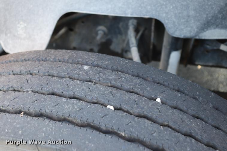 image for item DQ9367 2001 GMC B7 school bus