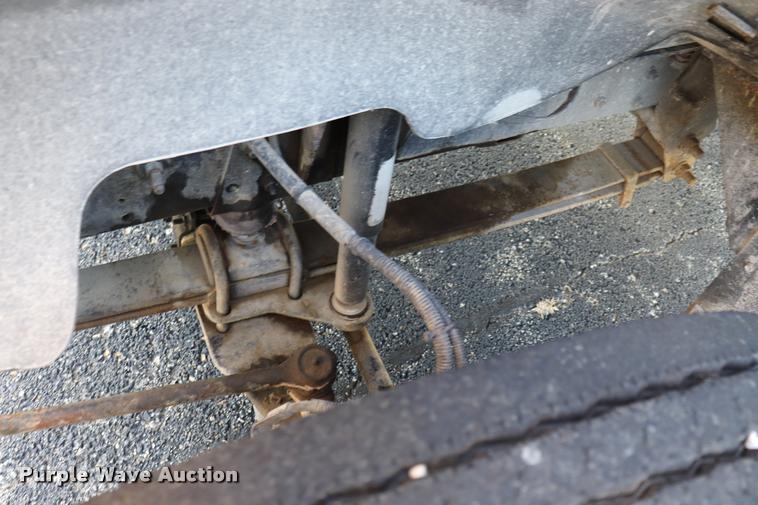 image for item DQ9367 2001 GMC B7 school bus