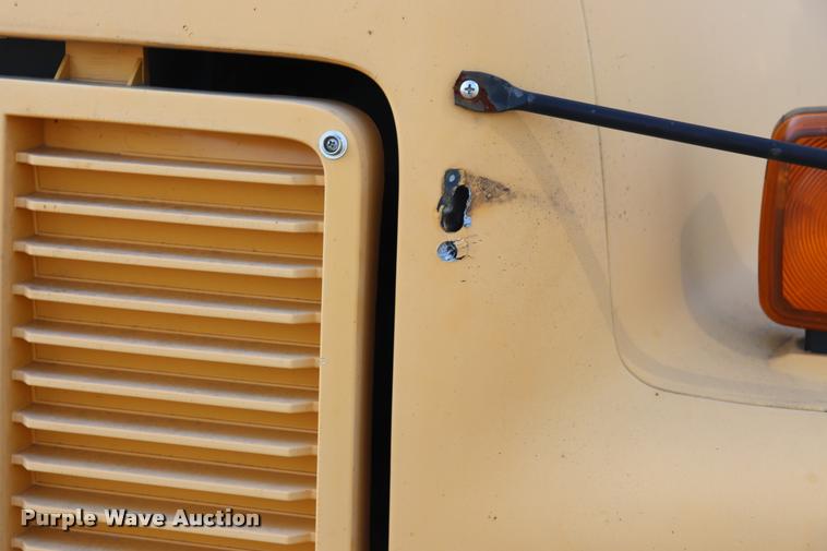 image for item DQ9367 2001 GMC B7 school bus